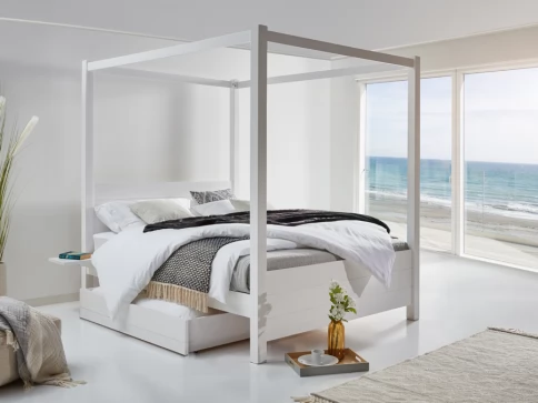 summer four poster bed