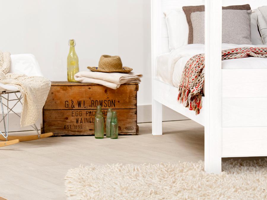 white summer four poster bed