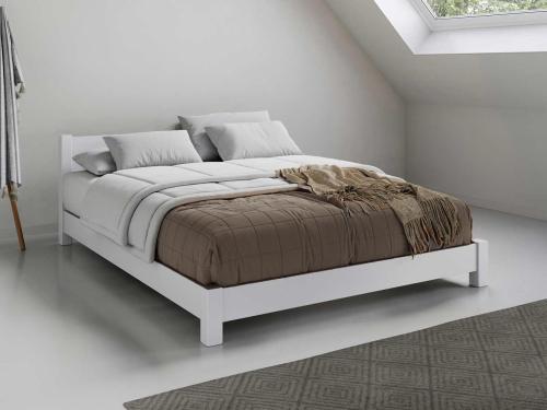 white low oriental bed