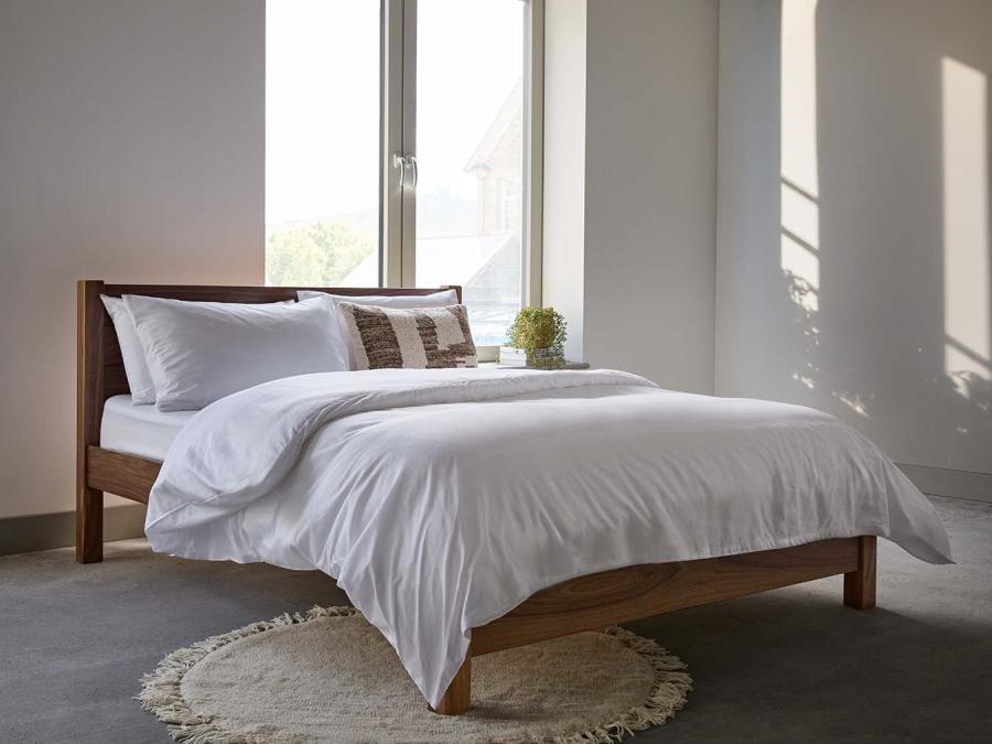 oxford bed walnut with bedding