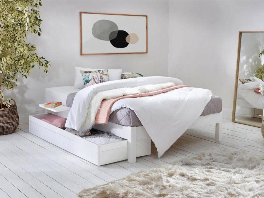Platform bed in white with deluxe rug