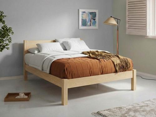white knight bed  maple